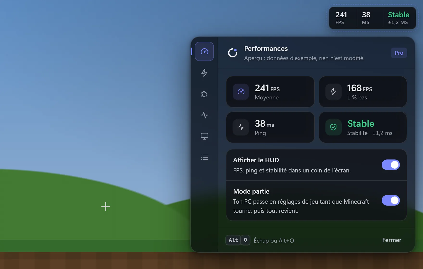 Panneau en jeu par-dessus Minecraft : 241 FPS en moyenne, 168 FPS en 1 % bas, 38 ms de ping, stable ; HUD et mode partie activés ; le HUD en haut à droite